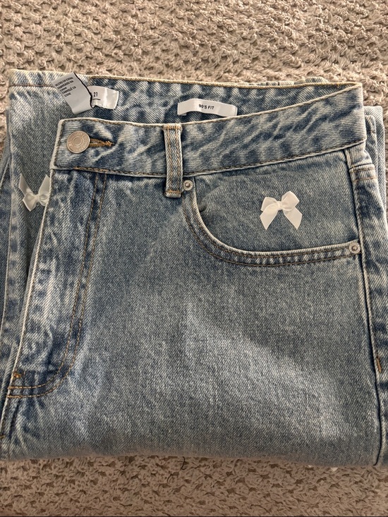 Forever 21 90’s Fit Bow Baggy Jeans - Picture 7 of 8